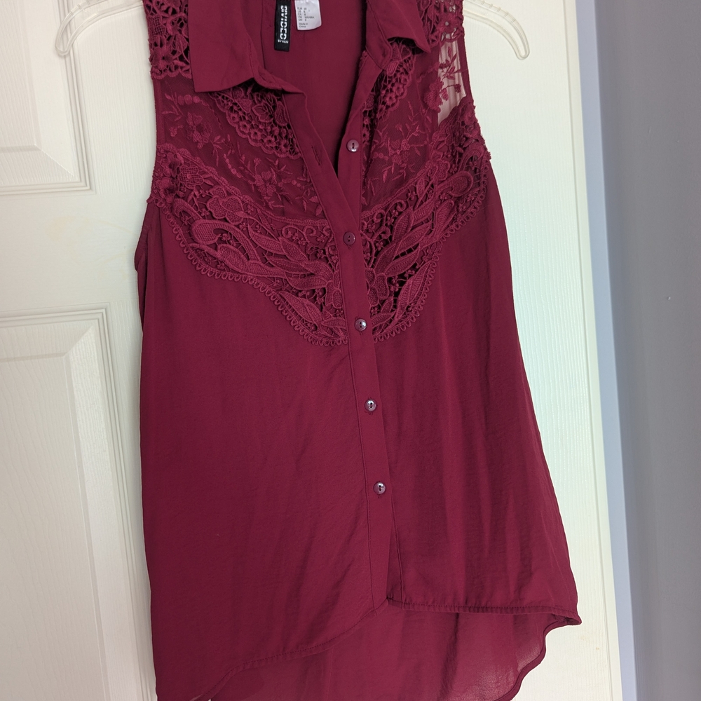 Red Lace Sleeveless Button-up Blouse